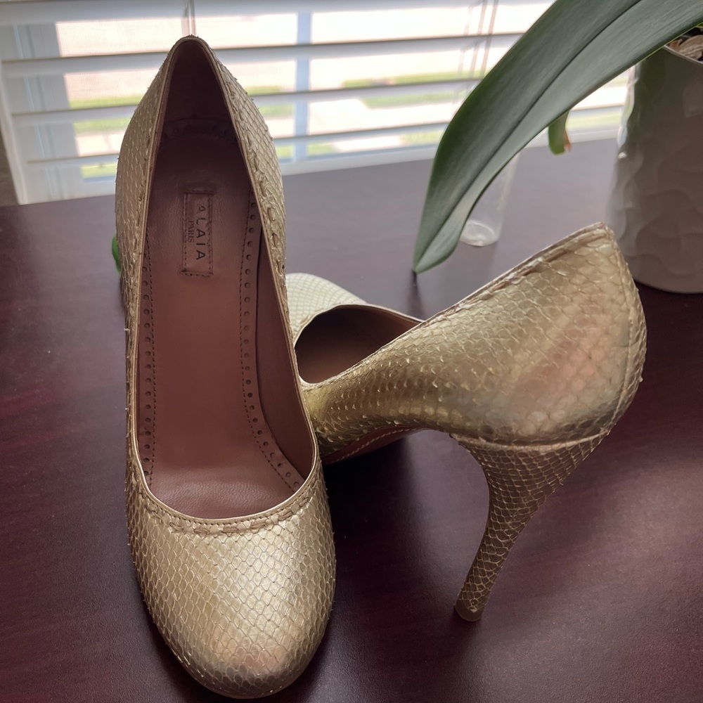 Alaia - Platinum Gold Snakeskin Roundtoe Heels - 37.5 - Never Worn